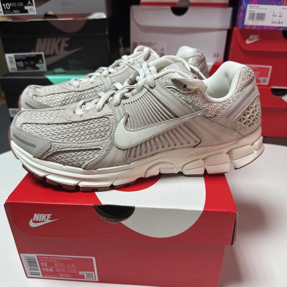 NEW Nike Vomero 5 Light Orewood Brown Sz 10.5 Men, 12 Wmn FZ3780 101